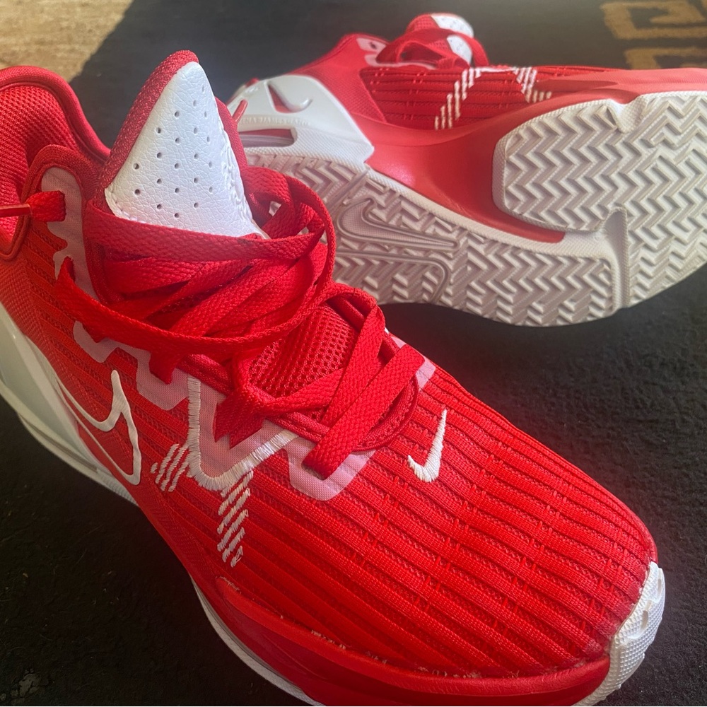 Red Nike basketball shoes, size 6